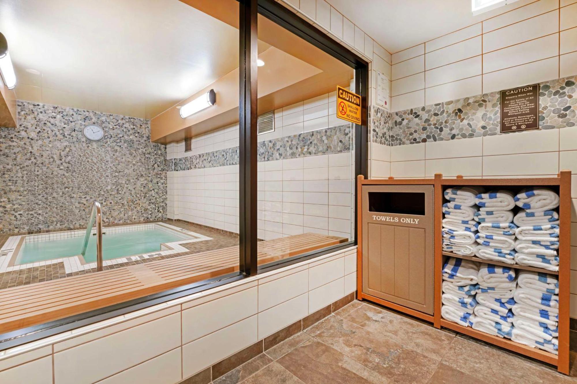 Best Western Plus Barclay Hotel Port Alberni Ngoại thất bức ảnh