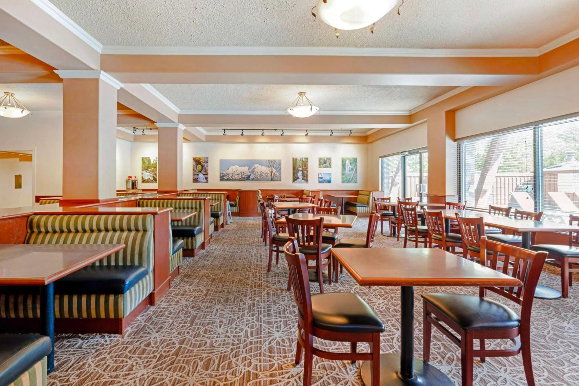 Best Western Plus Barclay Hotel Port Alberni Ngoại thất bức ảnh