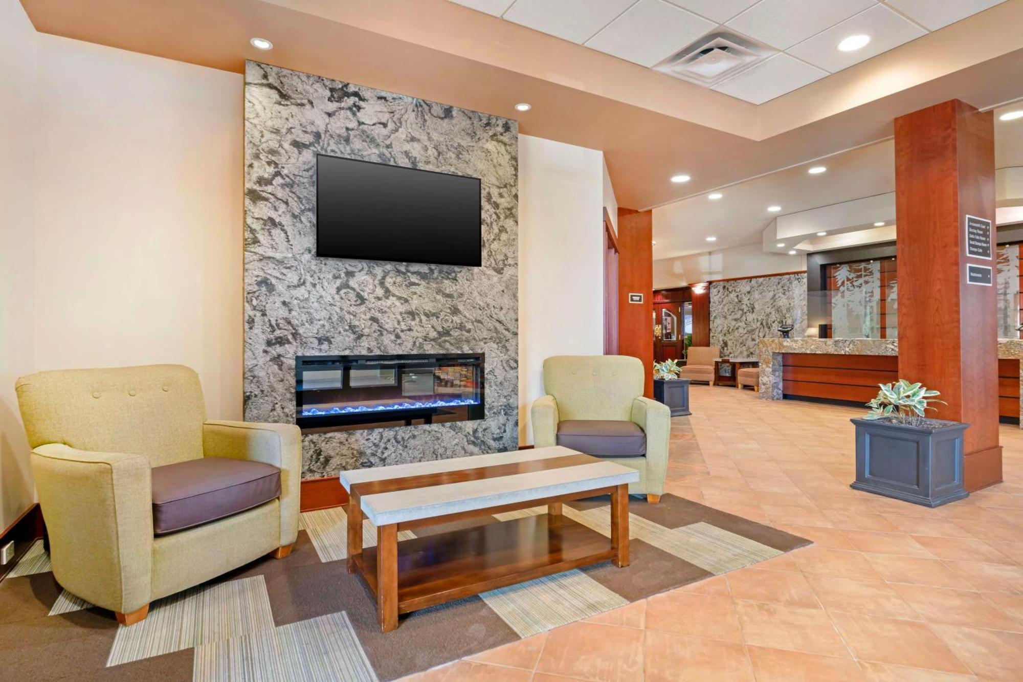Best Western Plus Barclay Hotel Port Alberni Ngoại thất bức ảnh