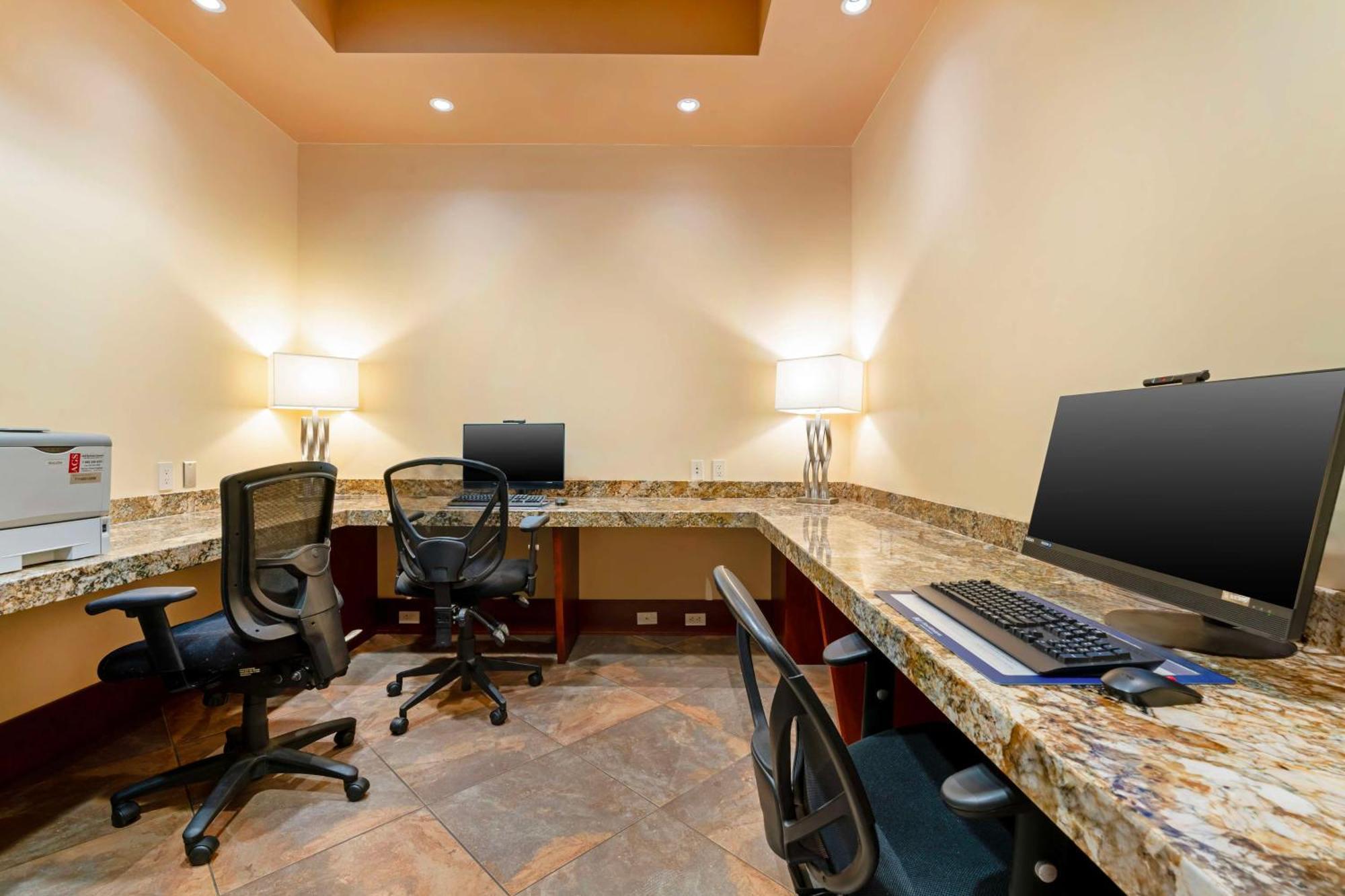 Best Western Plus Barclay Hotel Port Alberni Ngoại thất bức ảnh