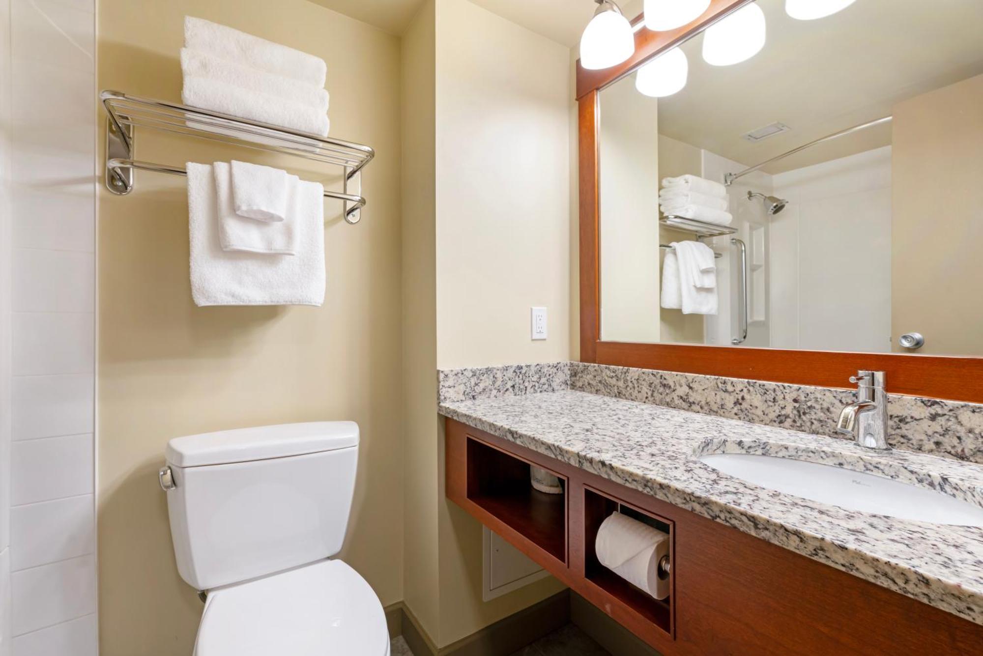 Best Western Plus Barclay Hotel Port Alberni Ngoại thất bức ảnh